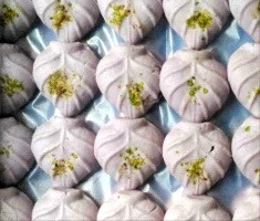 Black Currant Sandesh